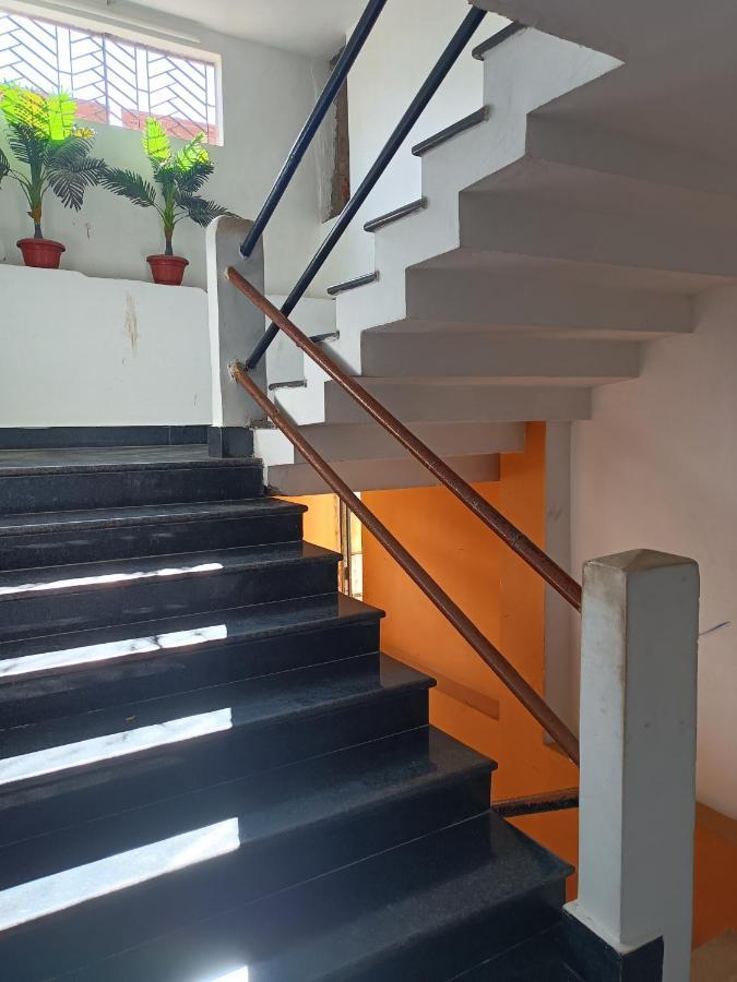 Kusum Hotel Dibrugarh Zewnętrze zdjęcie