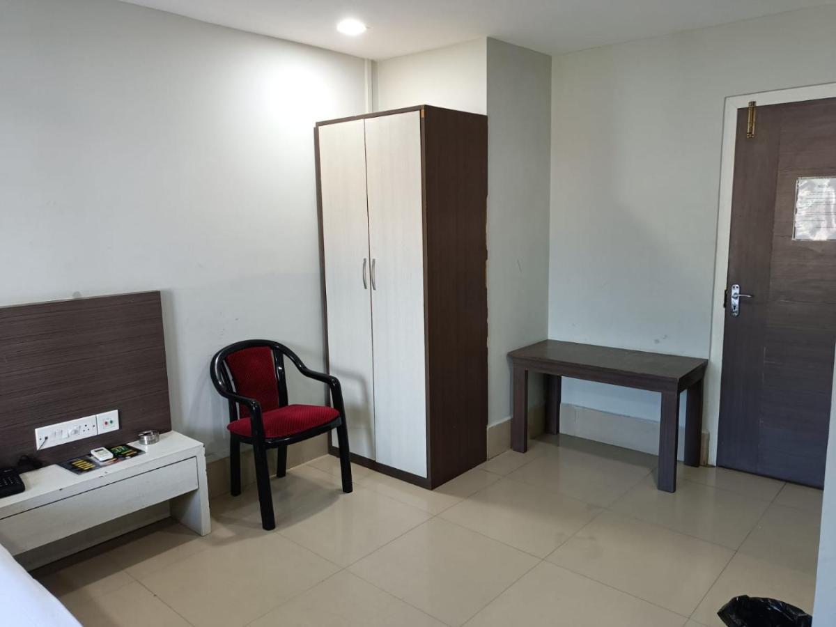 Kusum Hotel Dibrugarh Zewnętrze zdjęcie