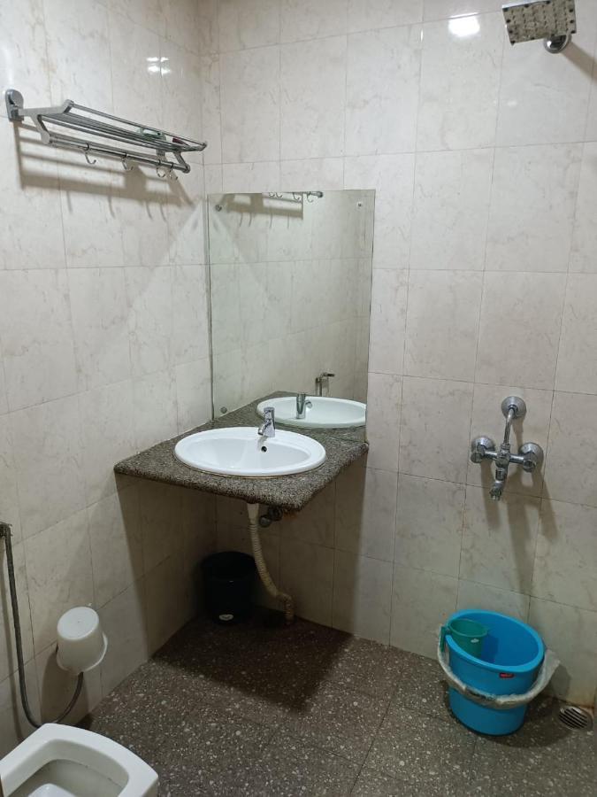 Kusum Hotel Dibrugarh Zewnętrze zdjęcie