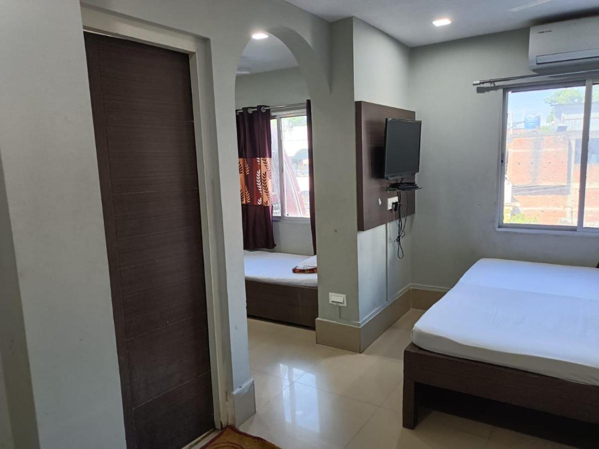 Kusum Hotel Dibrugarh Zewnętrze zdjęcie