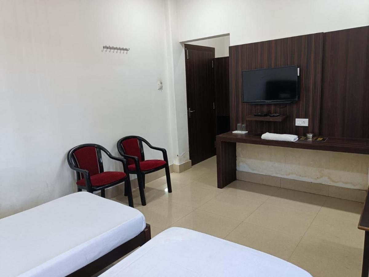 Kusum Hotel Dibrugarh Zewnętrze zdjęcie