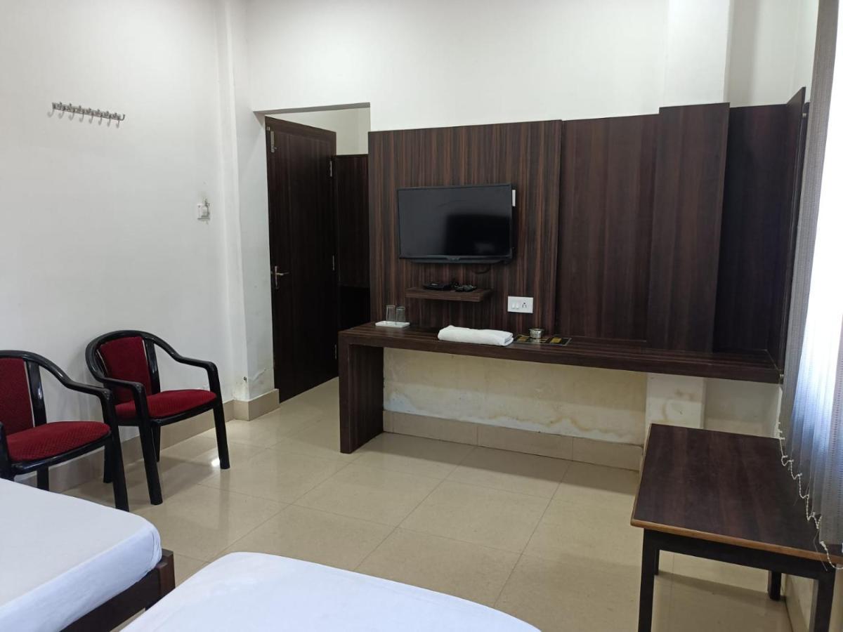 Kusum Hotel Dibrugarh Zewnętrze zdjęcie