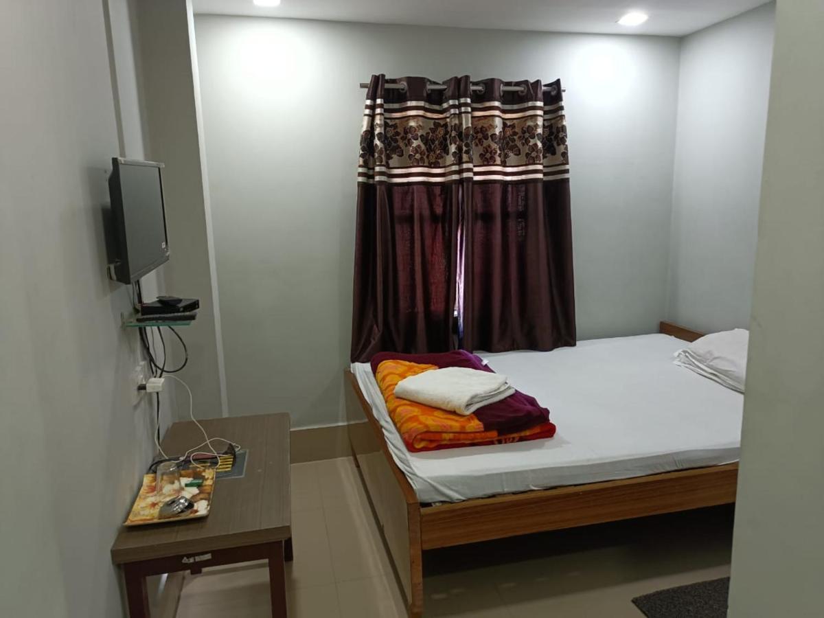 Kusum Hotel Dibrugarh Zewnętrze zdjęcie