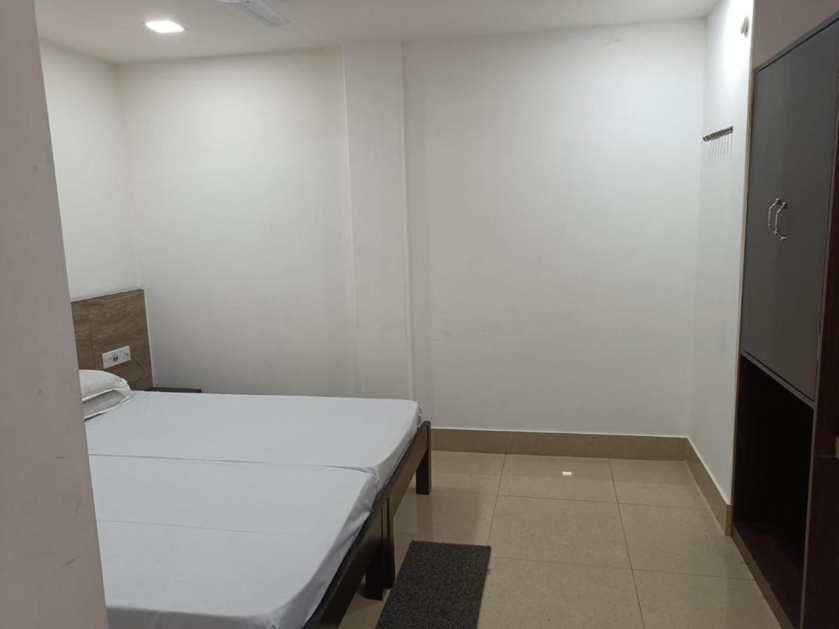 Kusum Hotel Dibrugarh Zewnętrze zdjęcie