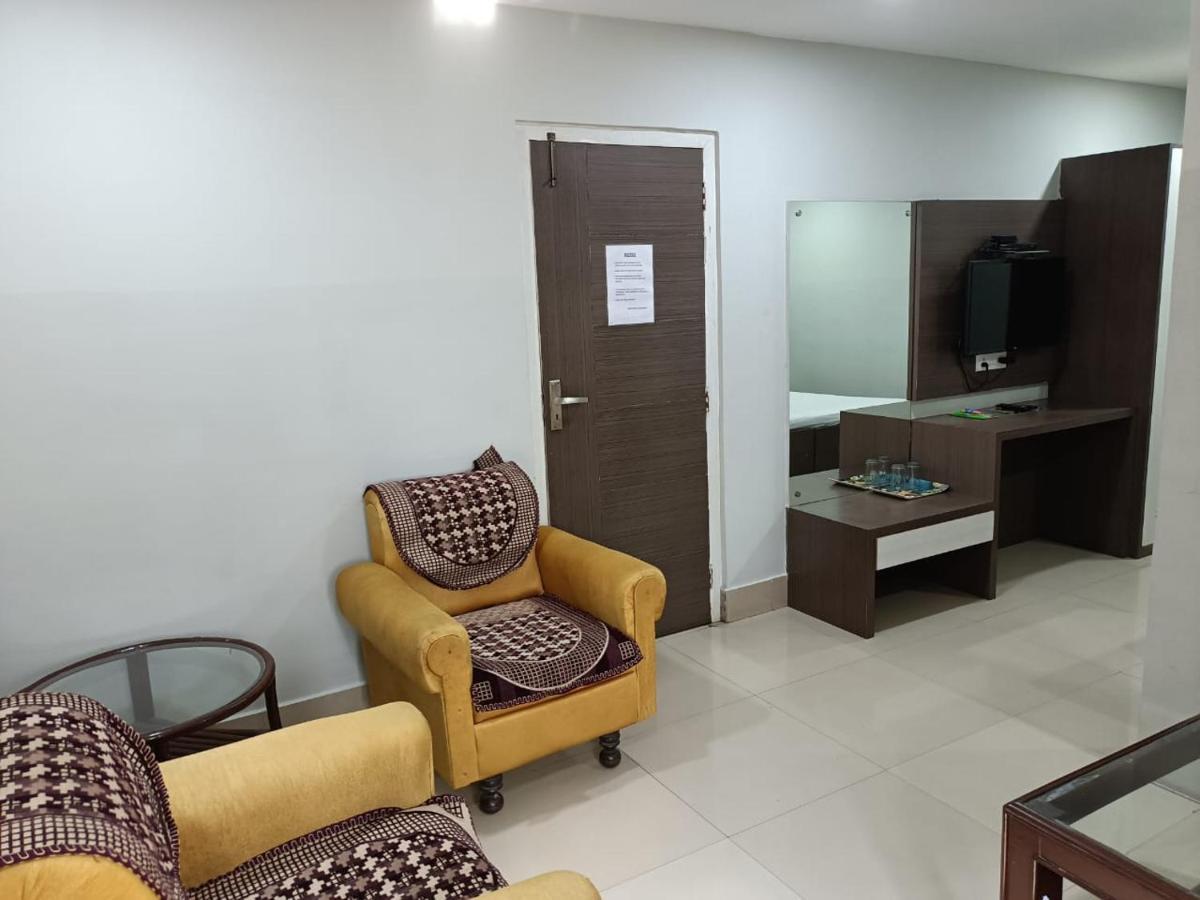 Kusum Hotel Dibrugarh Zewnętrze zdjęcie