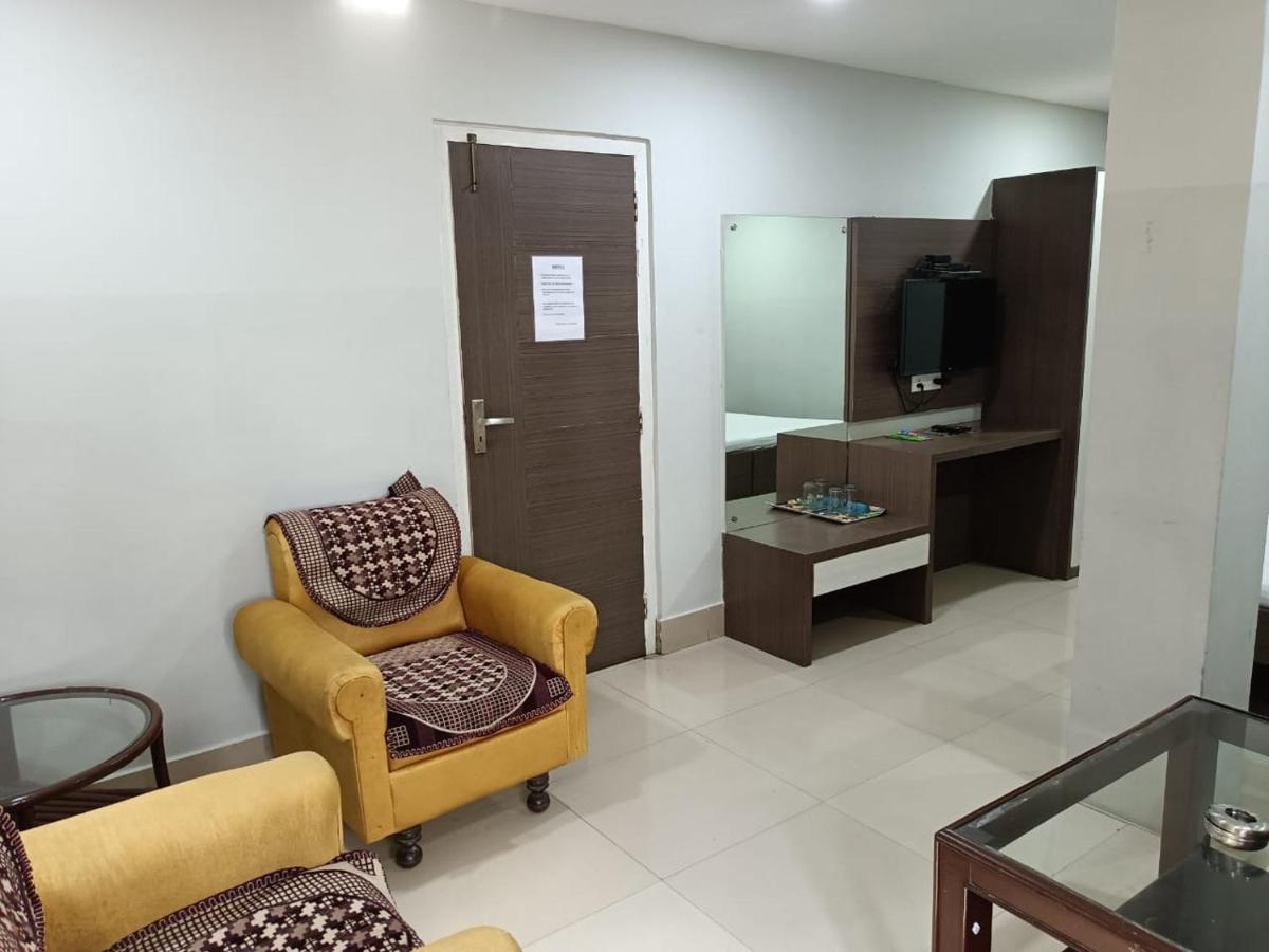 Kusum Hotel Dibrugarh Zewnętrze zdjęcie