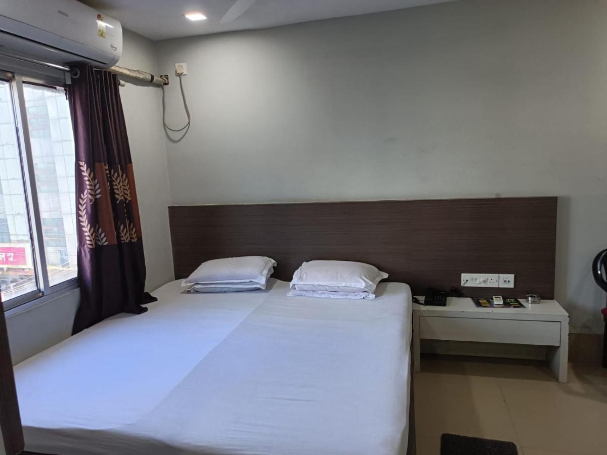 Kusum Hotel Dibrugarh Zewnętrze zdjęcie