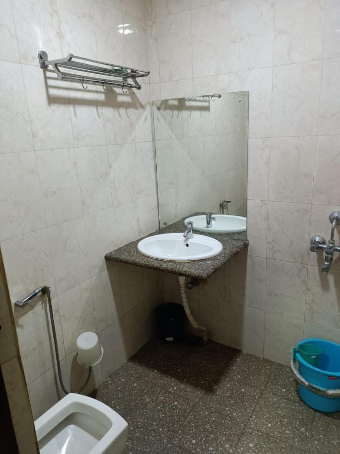 Kusum Hotel Dibrugarh Zewnętrze zdjęcie