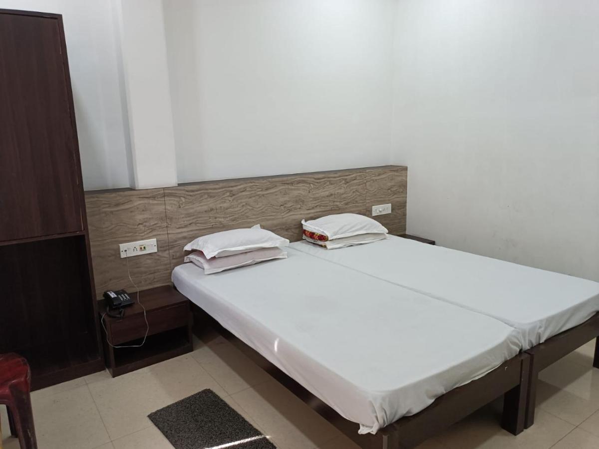 Kusum Hotel Dibrugarh Zewnętrze zdjęcie
