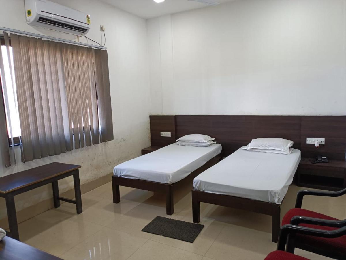 Kusum Hotel Dibrugarh Zewnętrze zdjęcie