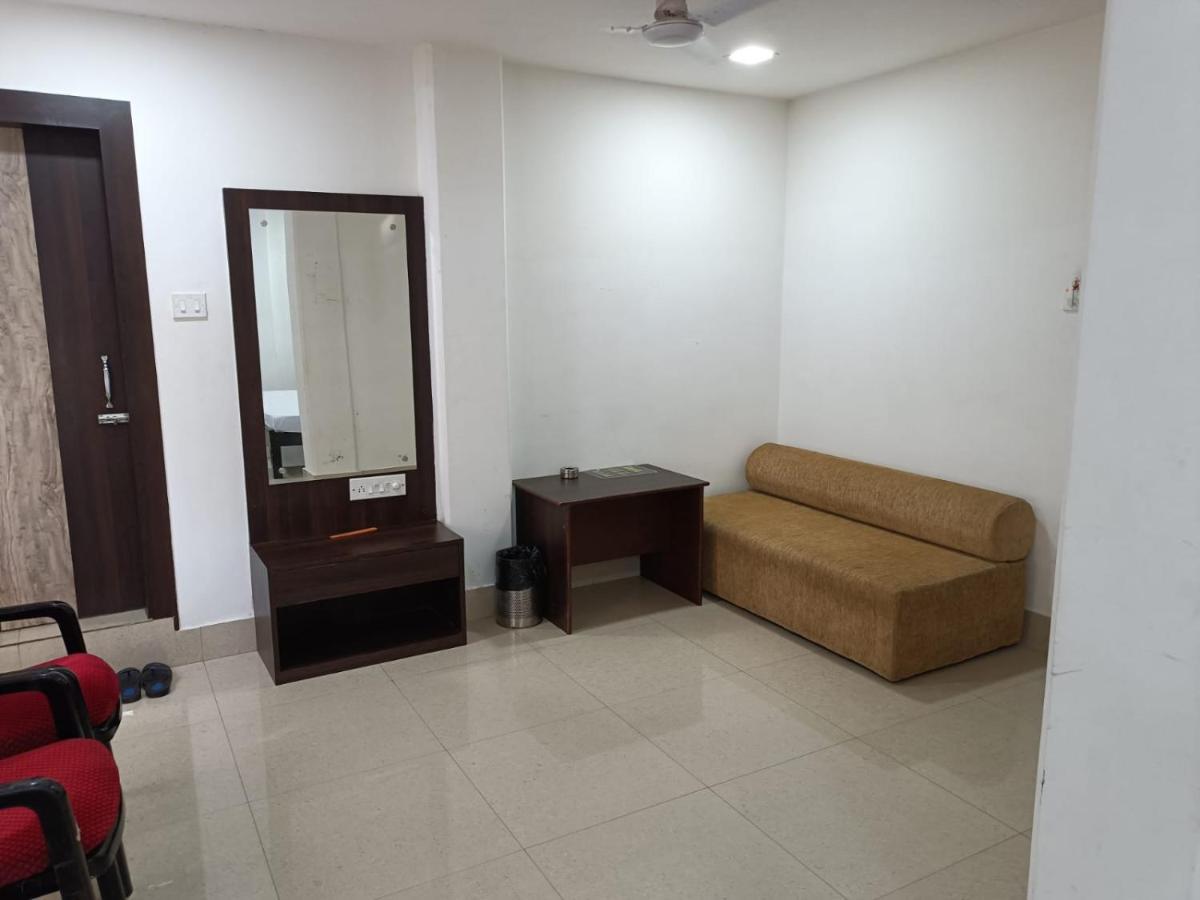 Kusum Hotel Dibrugarh Zewnętrze zdjęcie