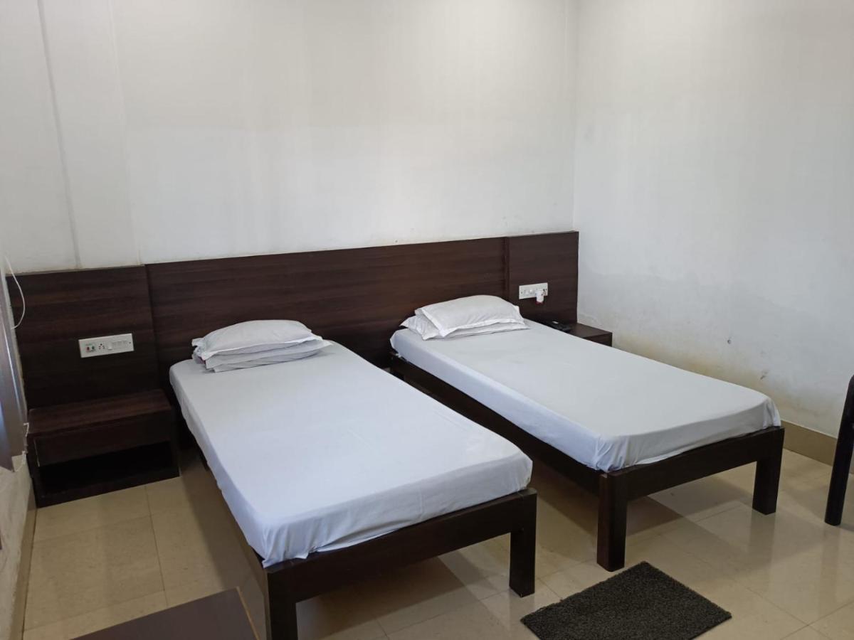 Kusum Hotel Dibrugarh Zewnętrze zdjęcie