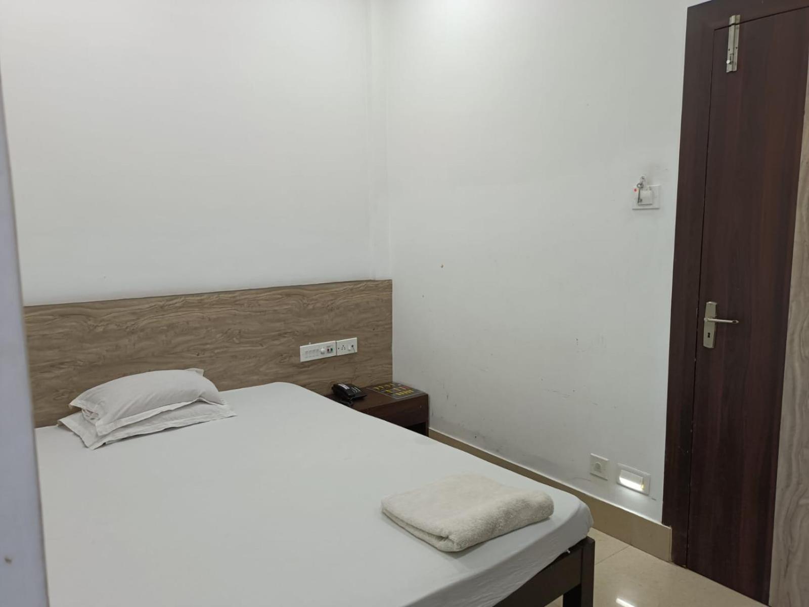 Kusum Hotel Dibrugarh Zewnętrze zdjęcie