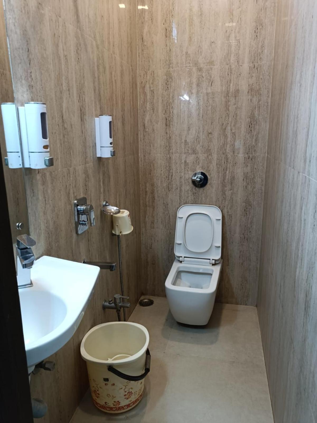 Kusum Hotel Dibrugarh Zewnętrze zdjęcie
